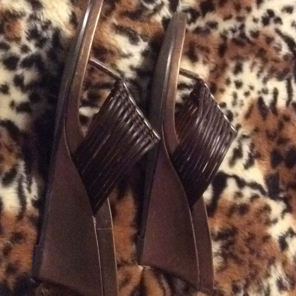 Pumps - Picture 2 of 3